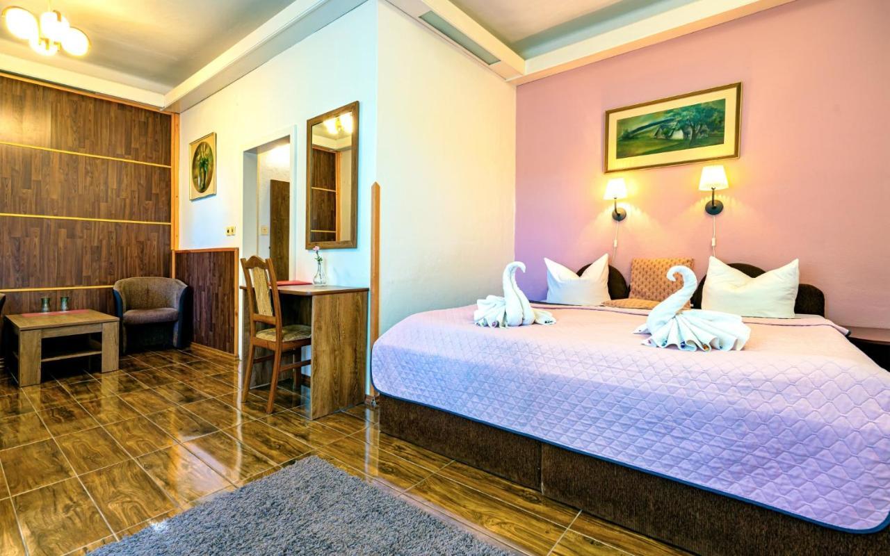 Hotel Dzban Jindrichov Eksteriør billede